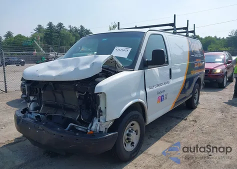 2016 Chevrolet Express 2500 Work Van z USA, uszkodzony, nr VIN 1GCWGAFF2G1142040